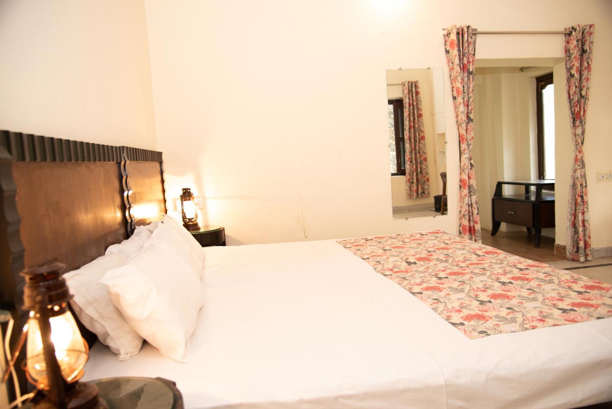 Shivika Lake Hotel Ranakpur Sādri Dış mekan fotoğraf